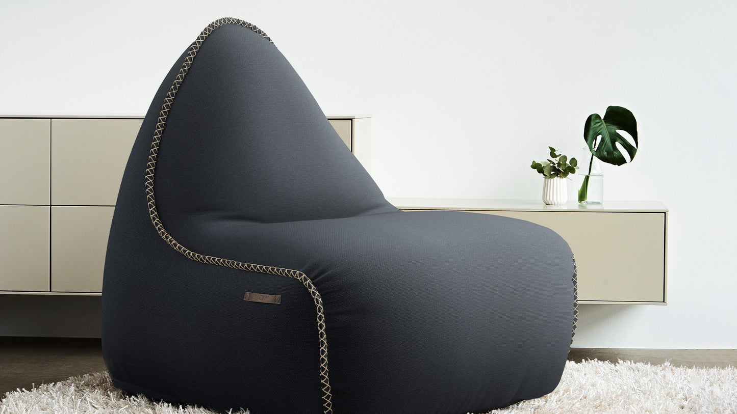 Cura Lounge Chair & Pouf - Eksklusiv og bæredygtig loungesækkestol med puf