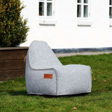 Lys grå Cobana Junior Lounge Chair sækkestol til børn med rund form og blødt materiale.