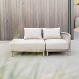 Kirra Lounge Sofa hjørnemodul i sandfarvet Olefin tekstil med pulverlakeret aluminiumsramme til udendørs brug.