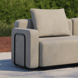 Cobana Lounge Sofa armlæn i sort med pulverlakeret aluminiumsramme og vandafvisende tekstil.