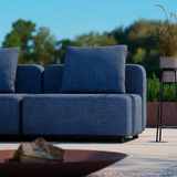 Sort Cobana Cushion i vandafvisende Olefin tekstil til udendørs sofa med blødt skumfyld.