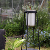 SACKit Patio Accessory Stand i sort pulverlakeret stål med rustfri vinkøler i satinpoleret stål og læderhåndtag.