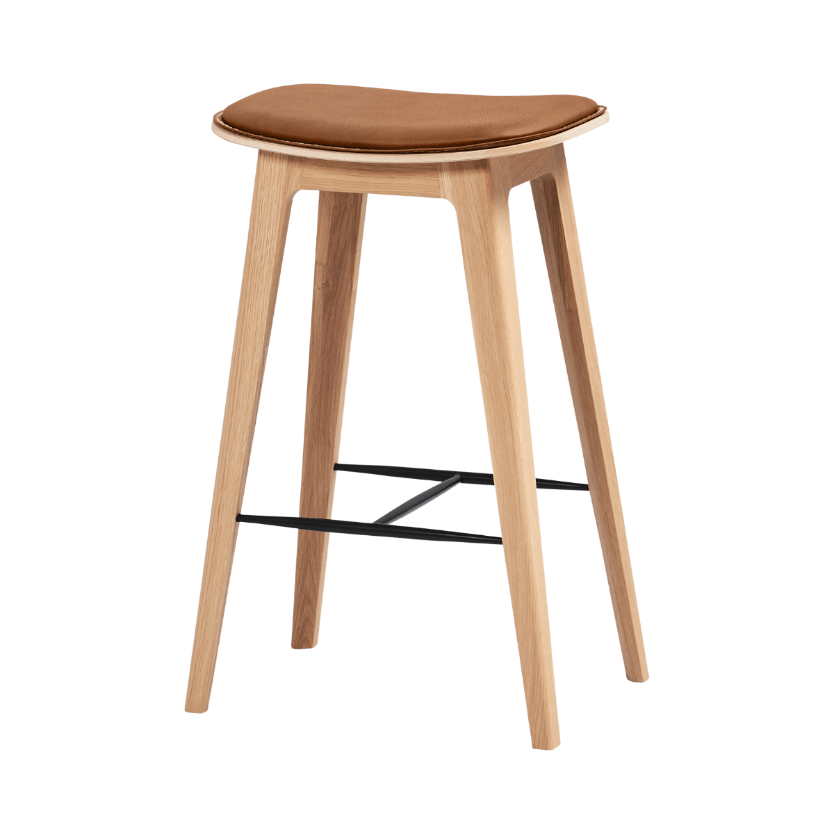 sackit Nordic barstol i egetræ med brunt polstret sæde og sort metalfodstøtte dansk design til moderne køkken eller barområde