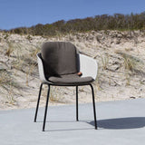Patio Chair no. One med fuldpolstret Cobana Brown hynde i udendørs miljø.