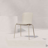 Patio Chair no. One S1 i taupe skal med sort stel, udendørs stol med formstøbt sæde og stålstel.