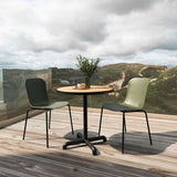 Patio Chair no. One S1 i olivengrøn skal med sort pulverlakeret stel, udendørs stol designet til komfort.