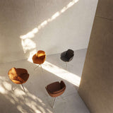Chair no. One S2 Terra Black polstret læderstol med poleret aluminium swivel-fod indendørs spisebordstol