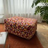 Soft Sofa Indoor pouf i blødt Levanka stof i en neutral farve på lyst gulv