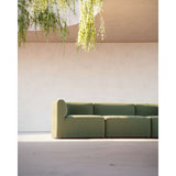 Hjørnesofa med bløde, afrundede kanter i skandinavisk design uden synlige farvedetaljer.