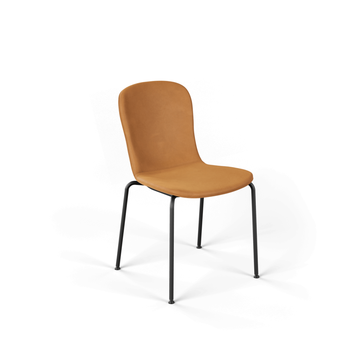 Brun spisebordsstol fra sackit med formstøbt sæde og ryglæn samt slanke sorte metalben i et enkelt nordisk design