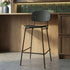 Frame Bar Stool barstol med ryglæn i lyst egefinér og sort pulverlakeret stel, industrielt design.
