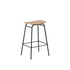 Frame Bar Stool barstol med sæde i naturlig eg og stel i sort pulverlakeret stål, indendørs brug.
