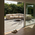 Soft Sofa Outdoor hjørnesofa i blødt stof uden stel, velegnet til udendørs brug i neutrale farver.