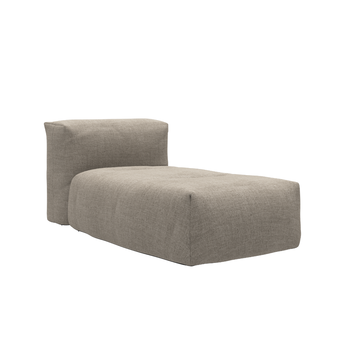 Soft Sofa Outdoor Lounger i Kirra Sand farve med bløde puder og lavt ryglæn til udendørs brug.