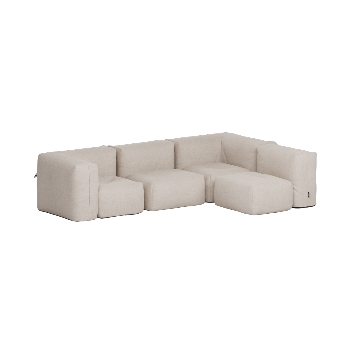 Blød beige udendørs hjørnesofa med fire siddepladser og brede, formstabile hynder i et roligt og indbydende design uden synligt stel