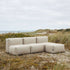 Udendørs Soft Sofa Outdoor 3-personers i Kirra Olive med åben konfiguration og tilhørende puf.