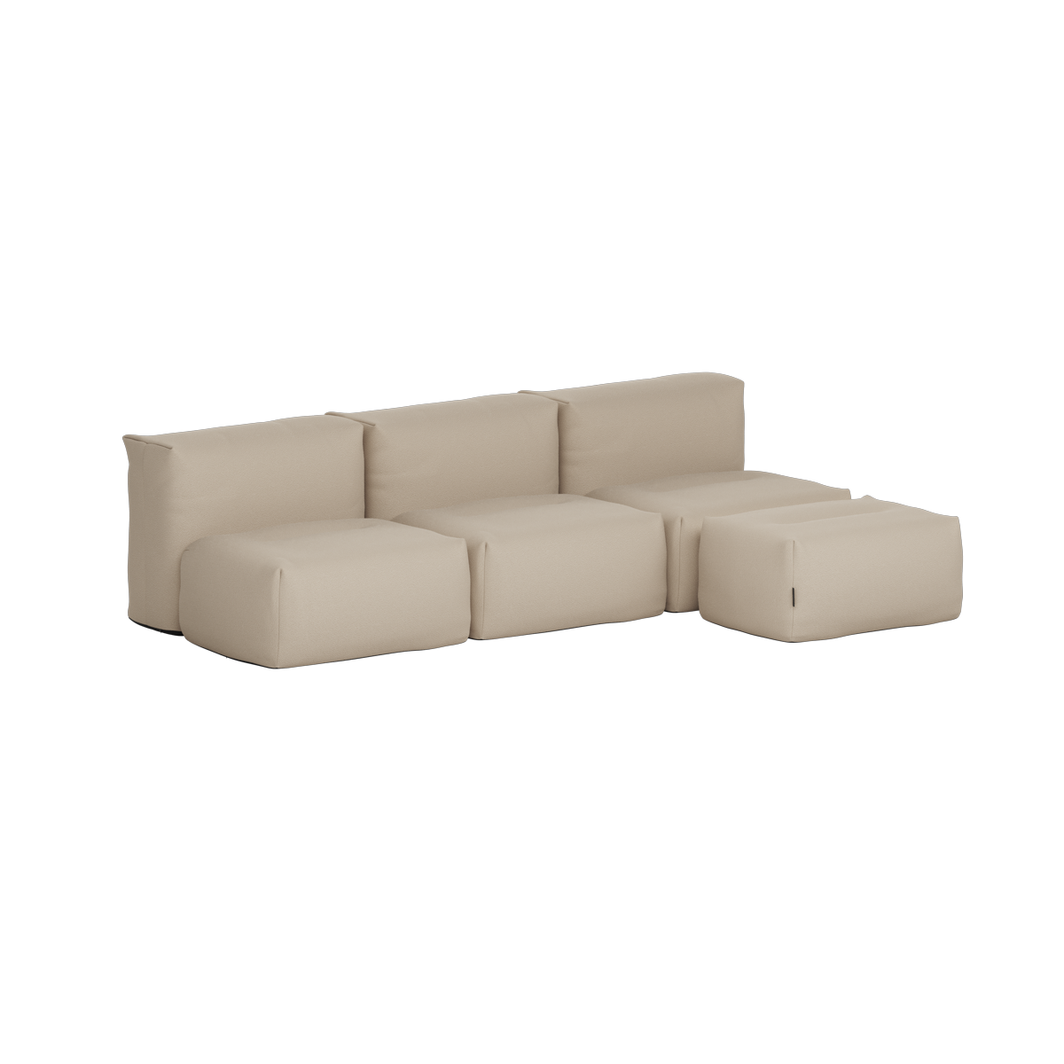 Beige blød udendørs modulsofa med tre siddepladser og separat puf fra sackit i dansk design til afslapning under åben himmel