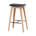 Nordic barstol i 68 cm højde med Luna Carbon læder og egetræ med syninger.