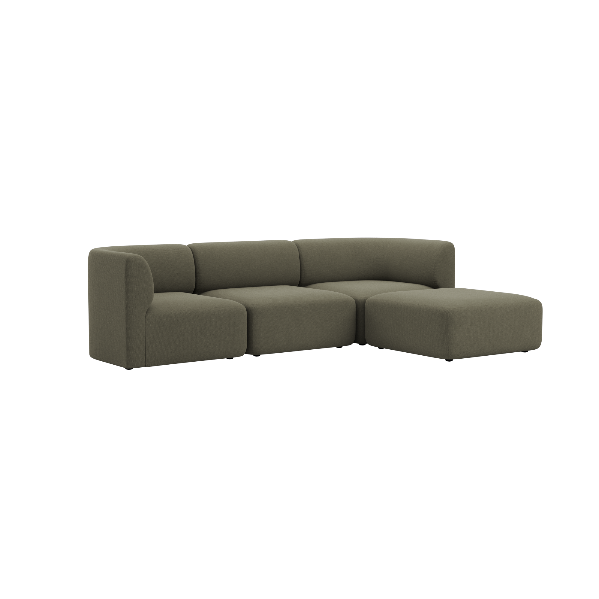 Olivengrøn trepersoners sofa med bløde afrundede former og chaiselong til stuen fra sackit. Skandinavisk design med god komfort og et roligt moderne udtryk