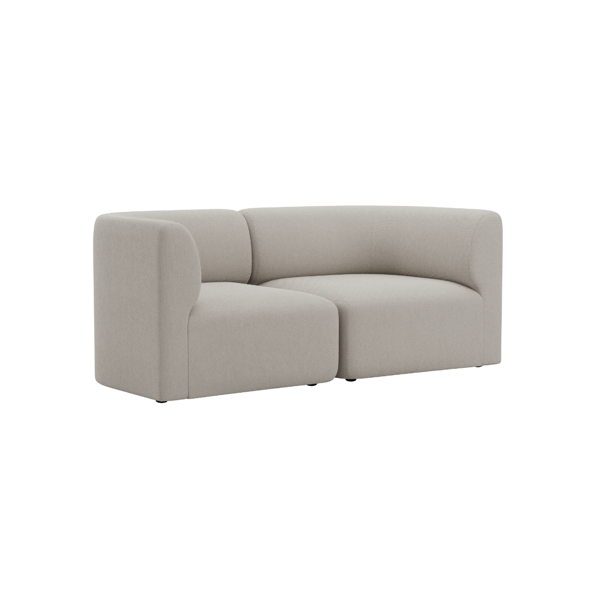 sackit Fjord sofa til to personer i lyst beige stof med bløde afrundede armlæn og dybe sæder i enkelt skandinavisk design til stuen