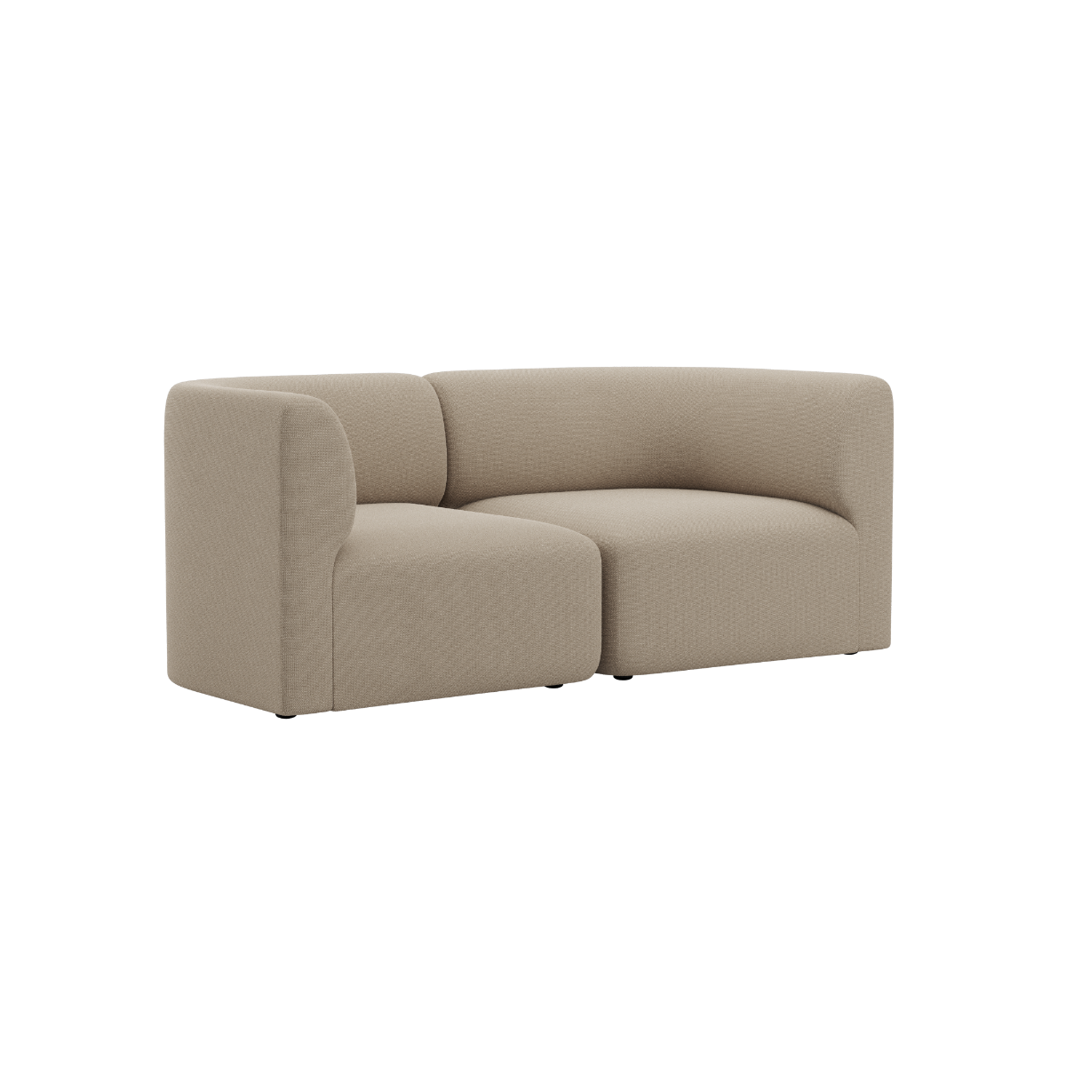 Beige to personers sofa med bløde afrundede former og polstrede armlæn fra sackit