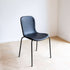Chair no. One S1 spisebordsstol i Terra Black med polstret læderskal og sorte stel i genanvendt stål.