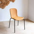 Chair no. One S1 spisebordsstol i Luna Sandstone med polstret sæde og stel i genanvendt pulverlakeret stål