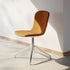 Chair no. One S1 spisebordsstol i Luna Sandstone med poleret swivel-fod i aluminium.