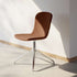 Chair no. One S1 spisebordsstol i Luna Sandstone med poleret swivel-fod i aluminium.