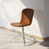 Chair no. One S1 spisebordsstol i Terra Black med poleret swivel-fod i aluminium.