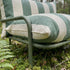 Mollis Lounge Chair udendørs sofa i Renesse Olive med pulverlakeret aluminiumsramme og eco-certificeret tekstil