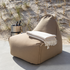 Cobana Lounge Chair og puf i blødt design med ryglæn, velegnet til både indendørs og udendørs brug.