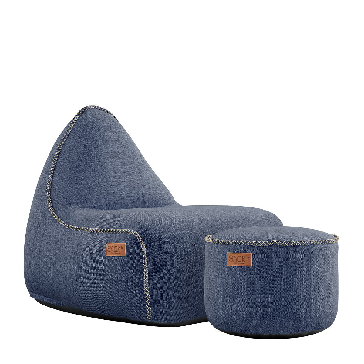 Cobana Lounge Chair og Pouf i Kirra Indigo farve, slidstærkt og vandafvisende materiale.