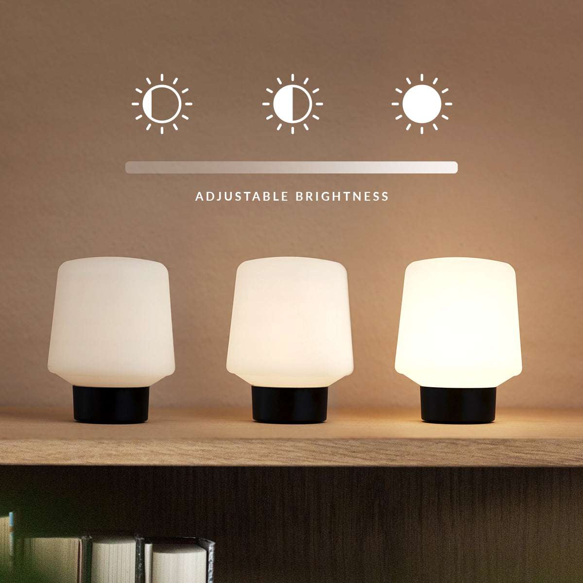 Ambience Lamp Intelligent+ med London base i rustfrit stål til udendørs brug, designet i industriel stil.