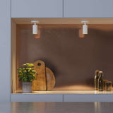 Hvid Expo Ceiling loftslampe i aluminium med rund form og enkel, moderne design.