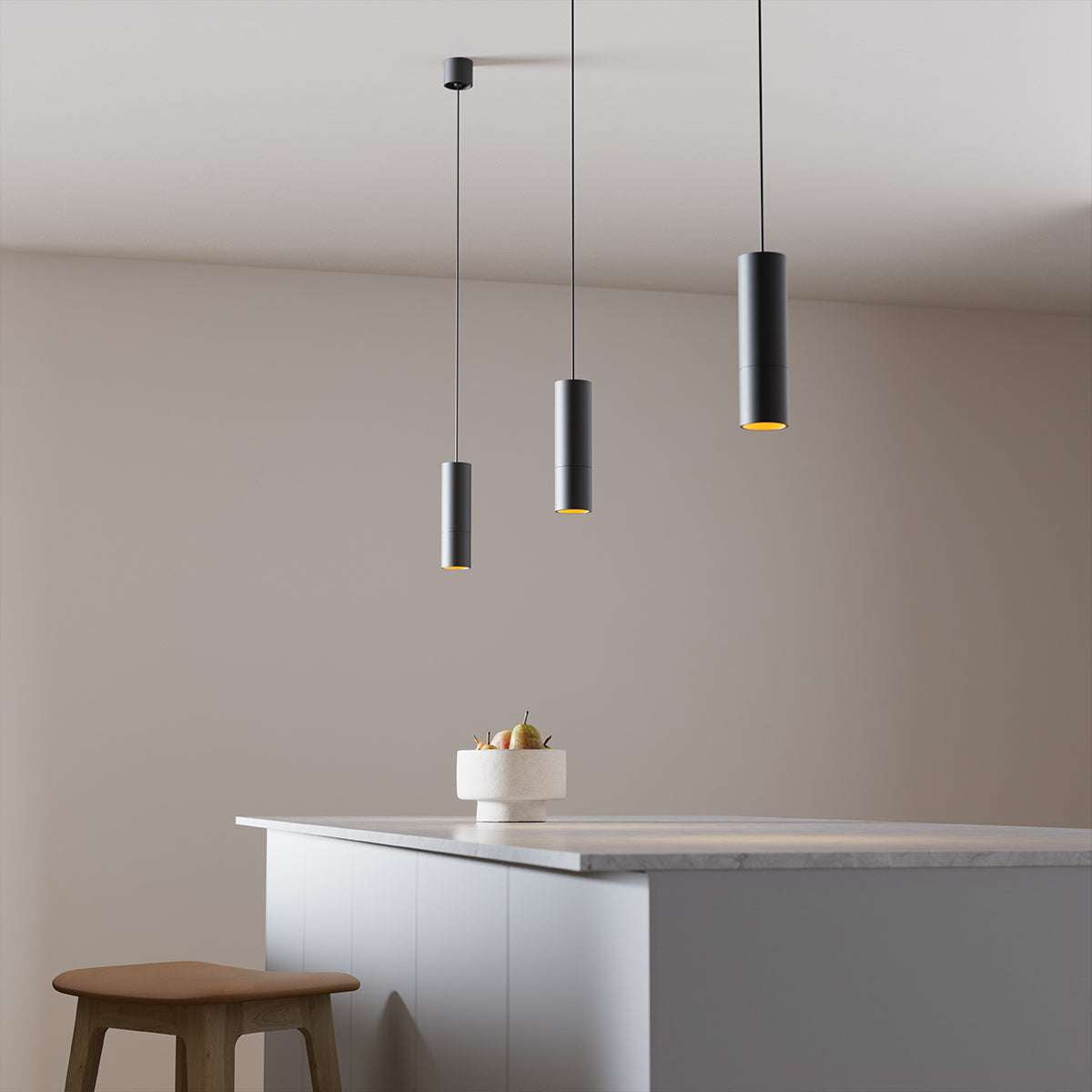 Sort Expo Pendant pendellampe i aluminium med enkel og elegant form.