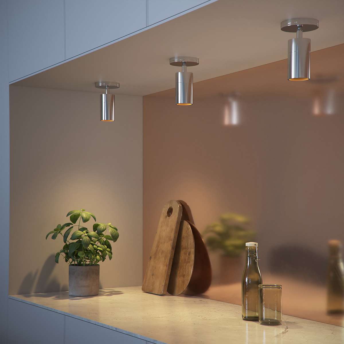 Poleret aluminium Expo Ceiling loftslampe med rund form og minimalistisk design.