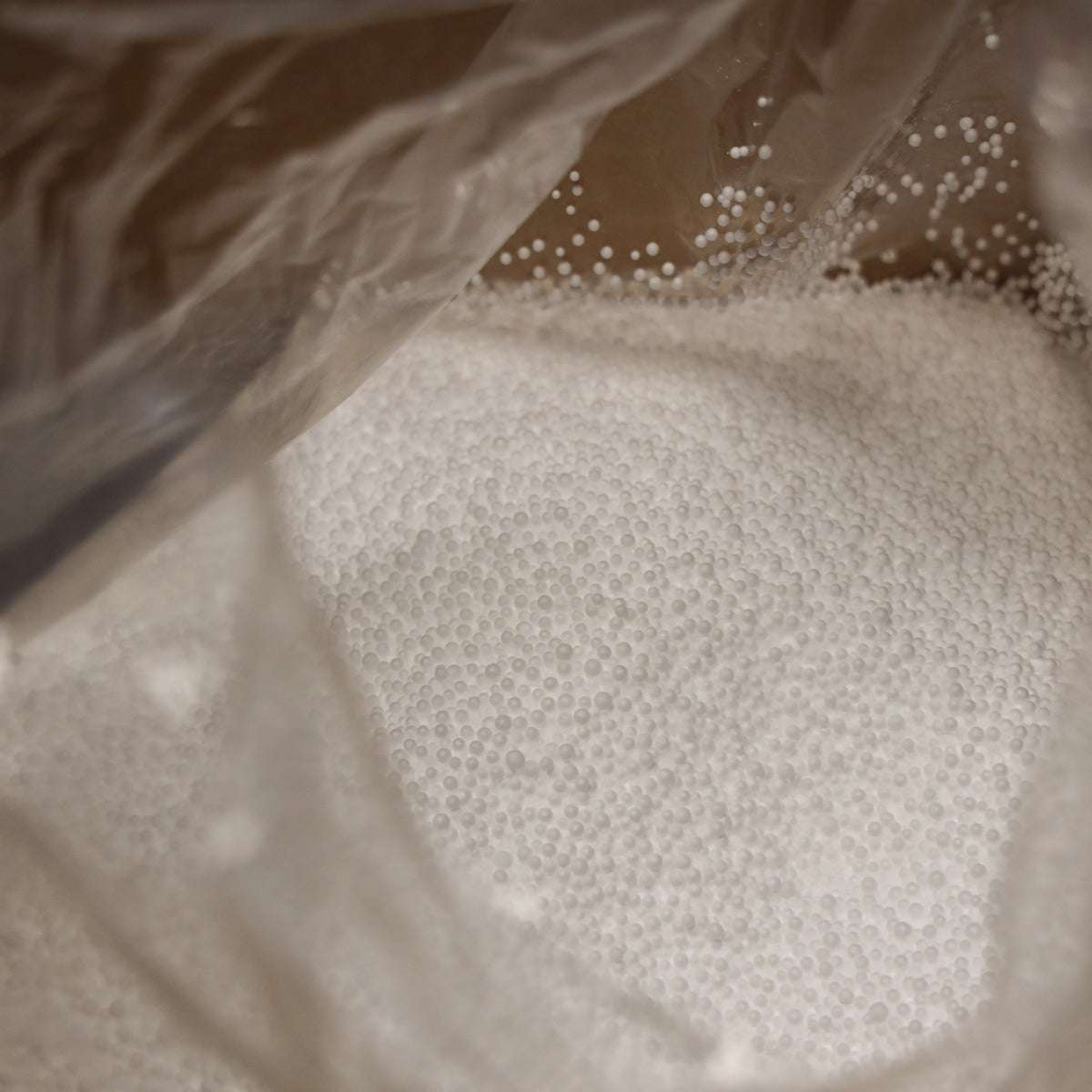 Hvid refill med 100 liter EPS kugler til sækkestol og puf.