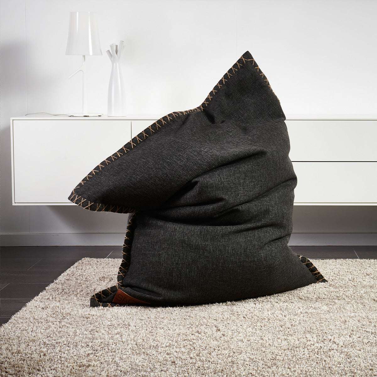 Cobana Beanbag sækkestol i grå, vandafvisende og slidstærkt stof, velegnet til både inde og ude.