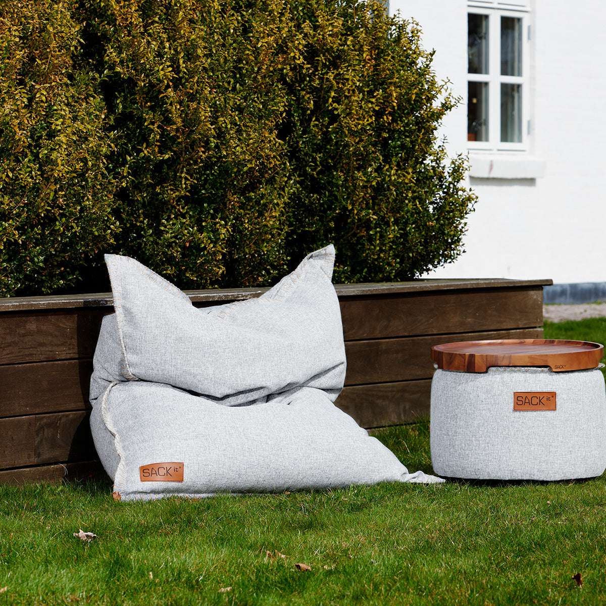 Cobana Beanbag sækkestol i grå, rund form med blødt, slidstærkt stof, velegnet til indendørs og udendørs brug.