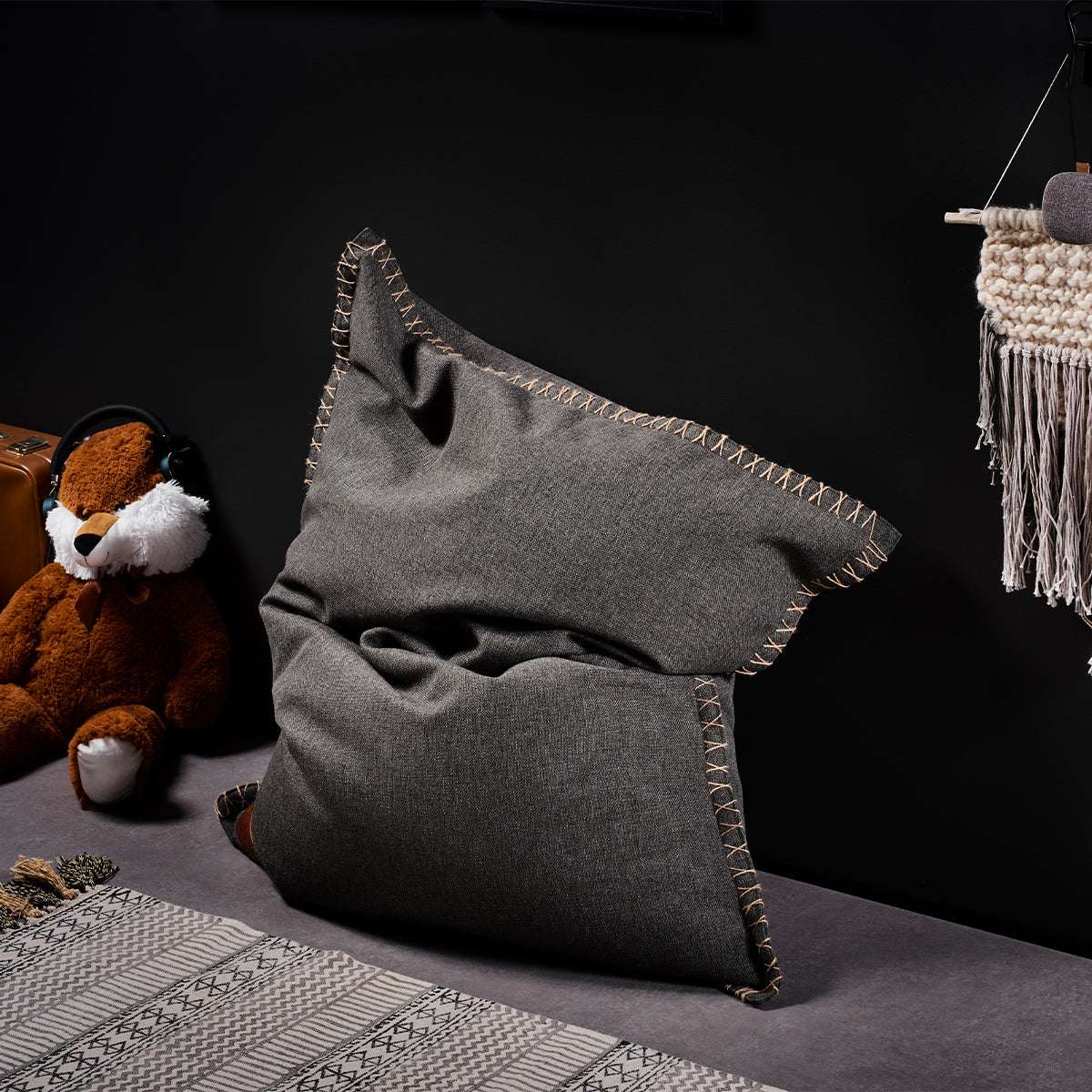 Cobana Junior Beanbag sækkestol i grå, vandafvisende og slidstærkt materiale til børn.