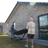 Cobana Hammock hængekøje i gråt olefinstof med sort pulverlakeret aluminiumsstel til udendørs brug.