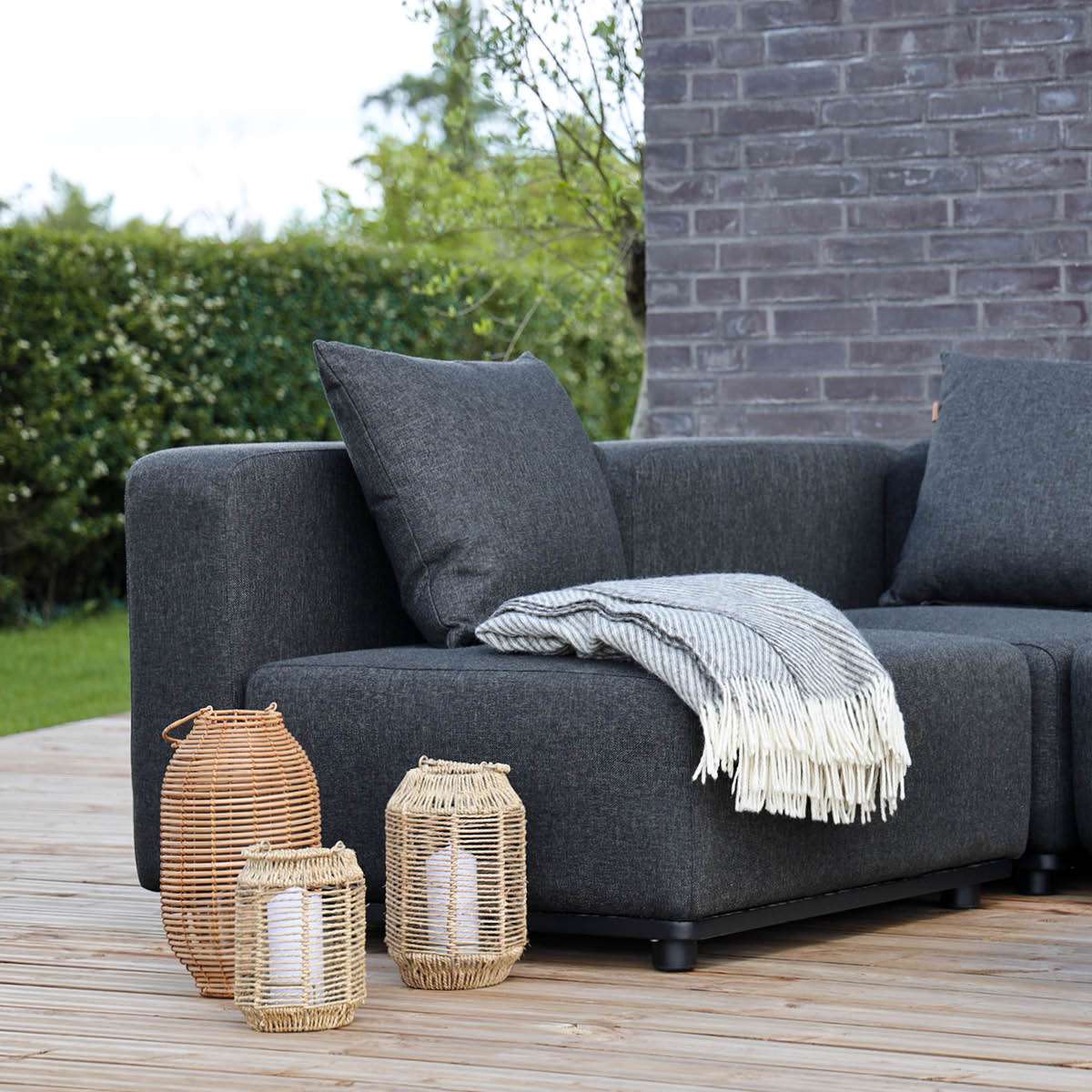 Sort Cobana Lounge Sofa modulopbygget udendørs sofa med pulverlakeret aluminiumsramme og Olefin tekstil.