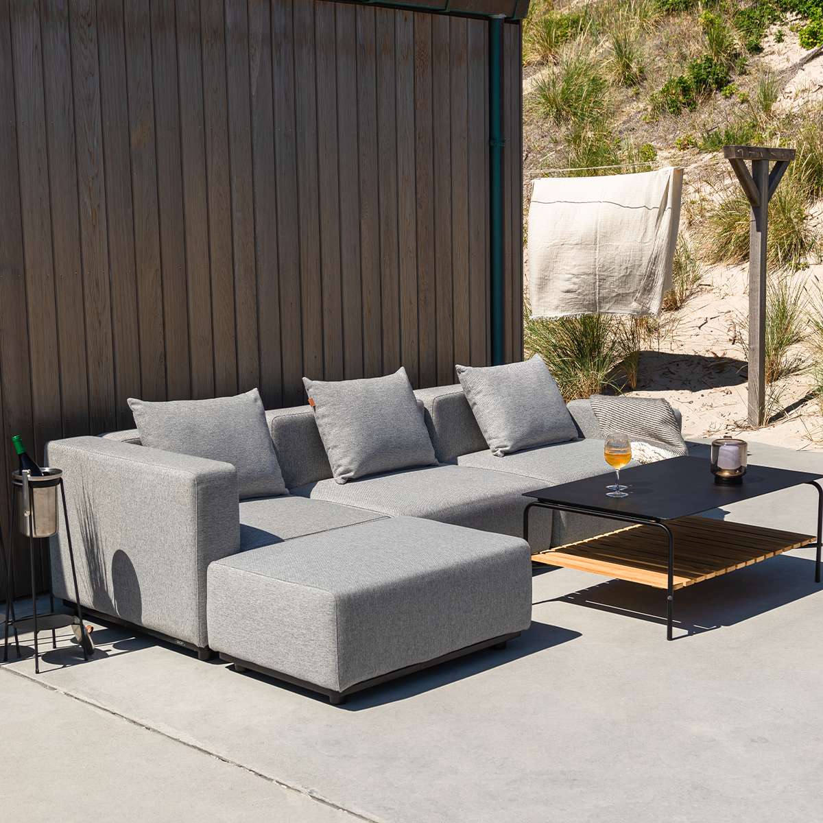 Cobana Lounge Sofa pouf i sort med pulverlakeret aluminiumsramme og tekstil til udendørs brug