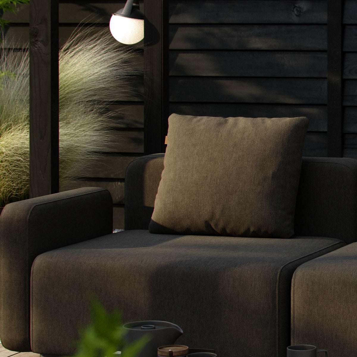 Cobana Cushion i sort Olefin tekstil til udendørs sofa med blød skumfyldning.
