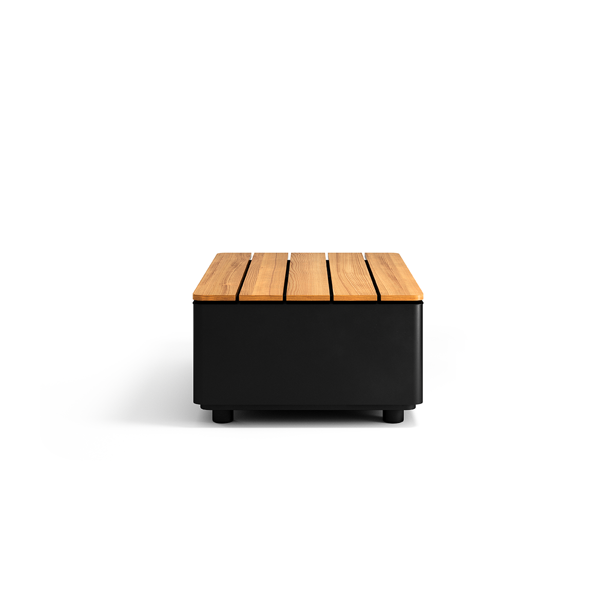 SACKit Patio Storage Table i teaktræ med sort pulverlakeret aluminiumsstel til udendørs brug.