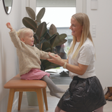 Nordic Bench i massivt egetræ med Terra Black læderpolstring, stilrent dansk design.