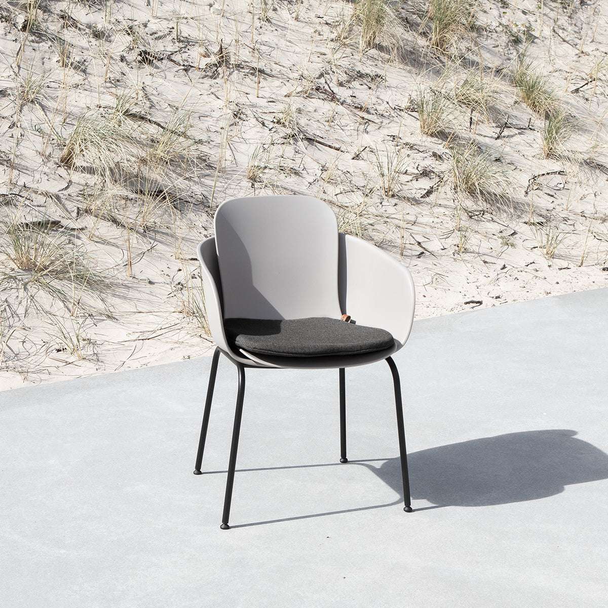 Grå Patio Chair no. One sædehynde til udendørs stol med skridsikker bagside.