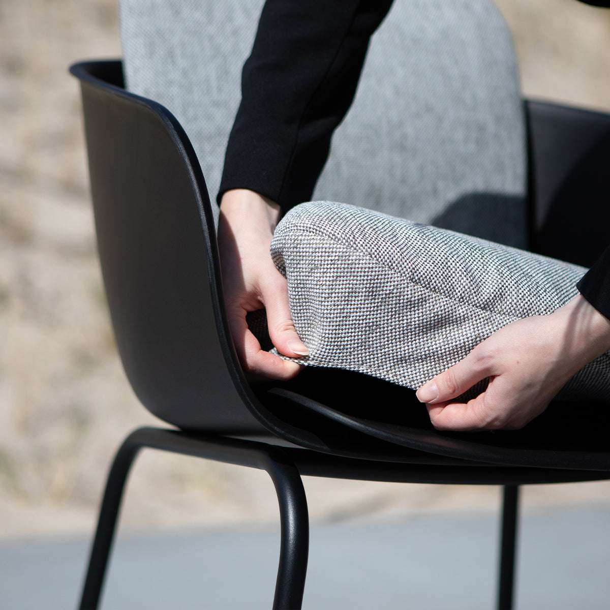 Patio Cushion Full i Cobana Sand Melange, polstret hynde til Patio Chair no. One, udendørs brug.