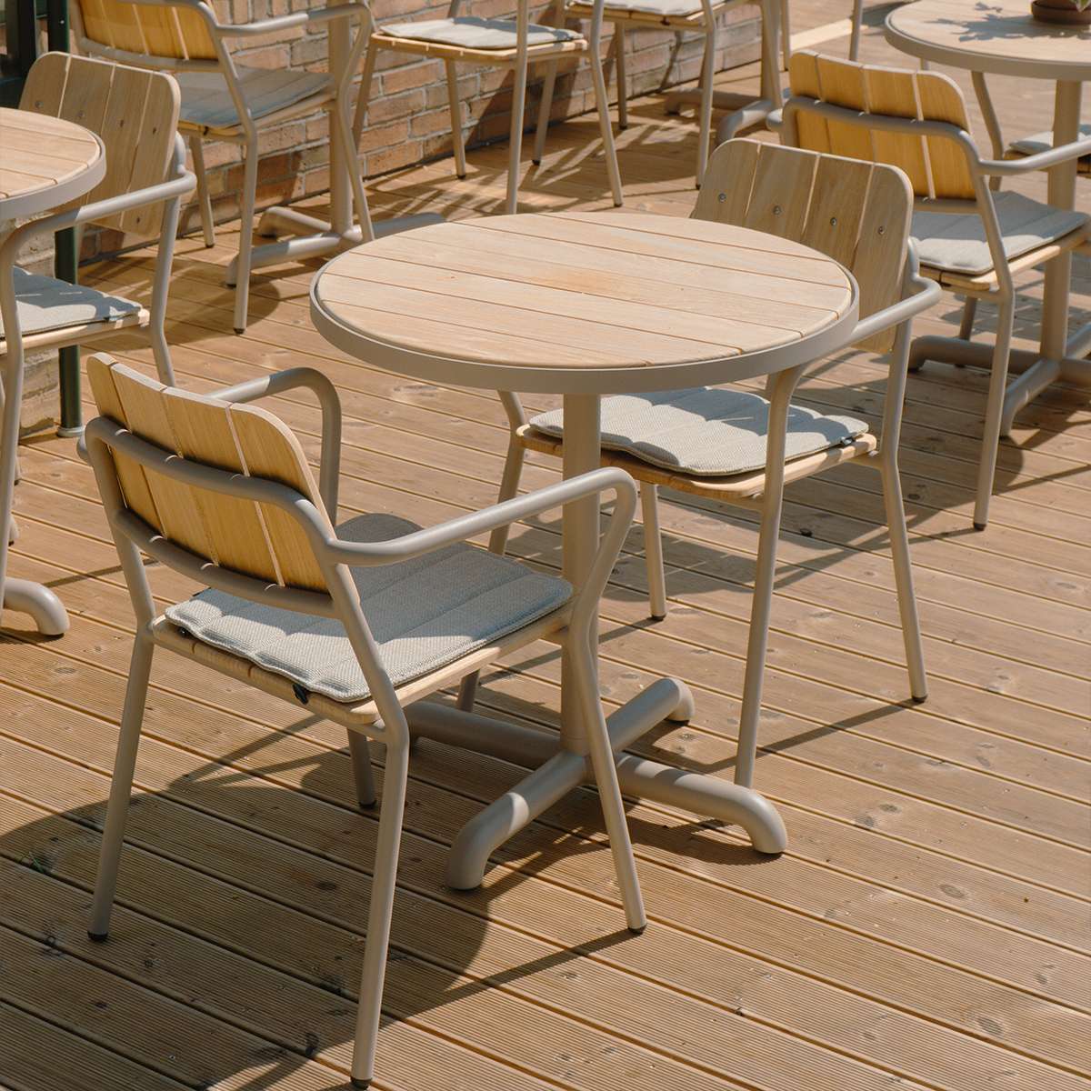 Sort Kirra Cushion sædehynde til Kirra Patio Chair med strop til fastgørelse.